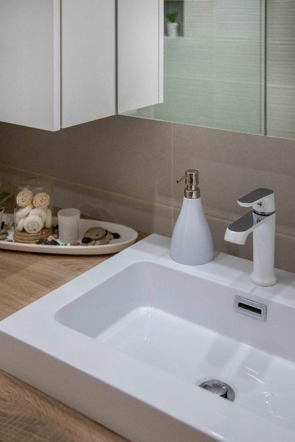 Spacious Apartment In Radnicka Business Zone - Free Parking Zagreb Buitenkant foto