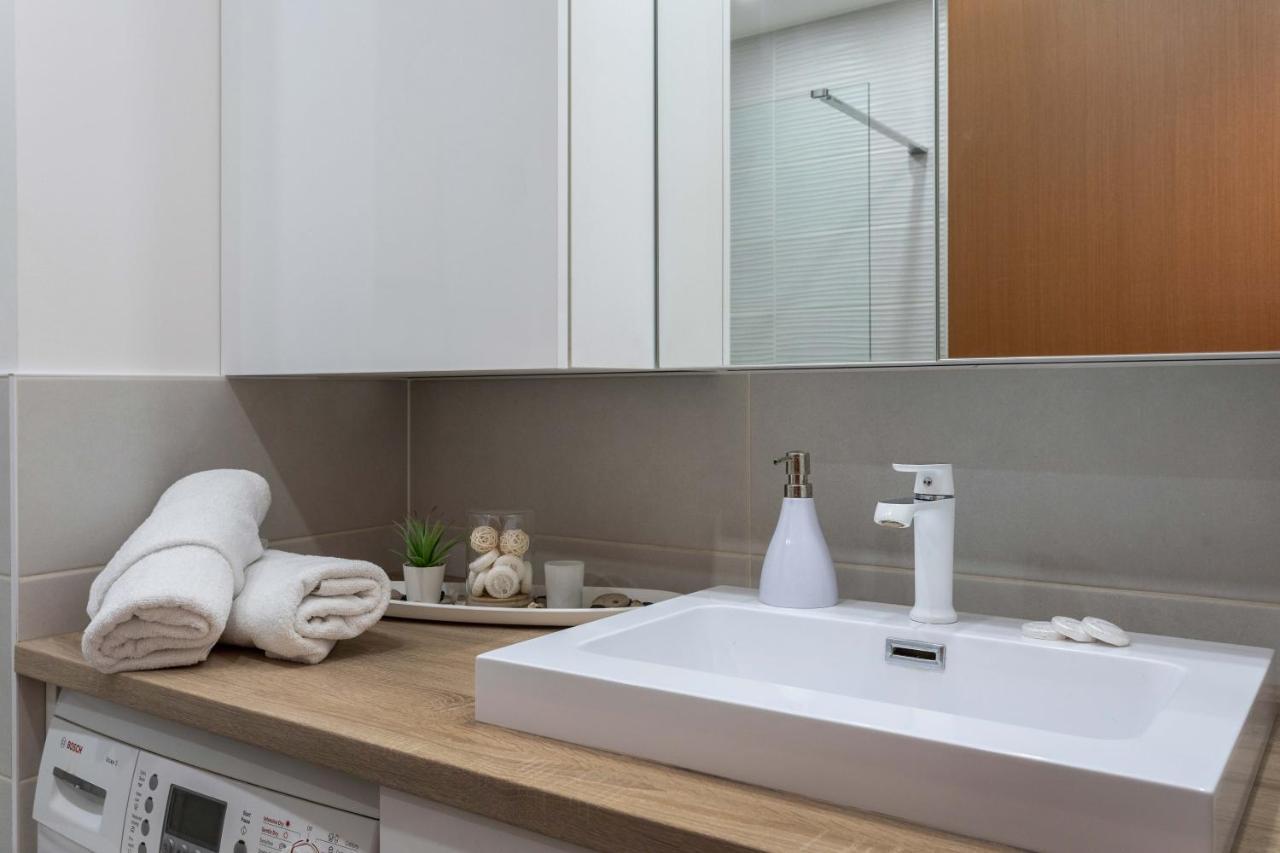 Spacious Apartment In Radnicka Business Zone - Free Parking Zagreb Buitenkant foto