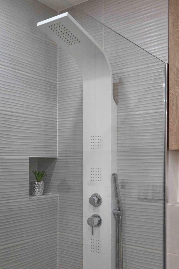Spacious Apartment In Radnicka Business Zone - Free Parking Zagreb Buitenkant foto
